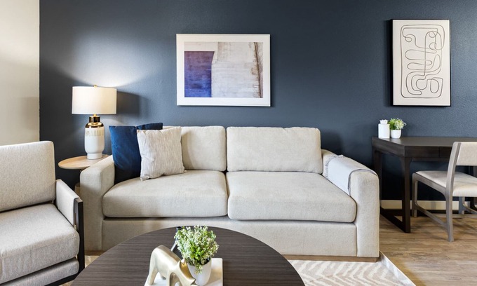 Vancouver Apartment | Modern Apartment in Prime Location (ID1779X58)