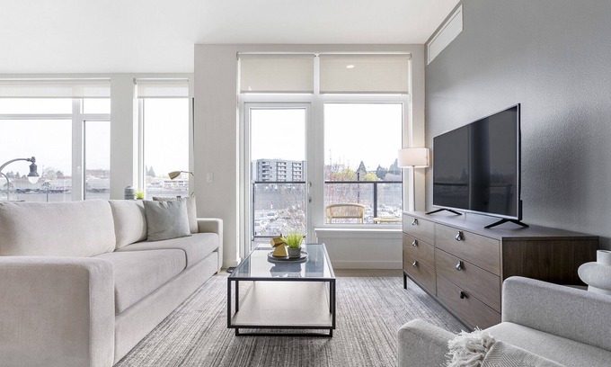 Downtown Vancouver Apartment | Modern Apartment in Prime Location (ID8566X33)