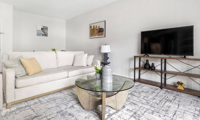 Blue Ash Apartment | Modern Apartment in Prime Location (ID4123X24)