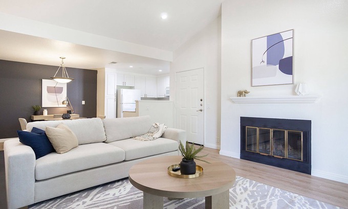 South Redlands Apartment | Modern Apartment in Prime Location (ID1193X079)