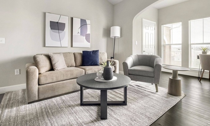 Richmond Apartment | Modern Apartment in Prime Location (ID1283X447)