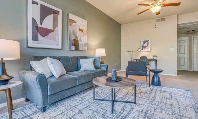 Germantown Apartment | Modern Apartment in Prime Location (ID2582X66)