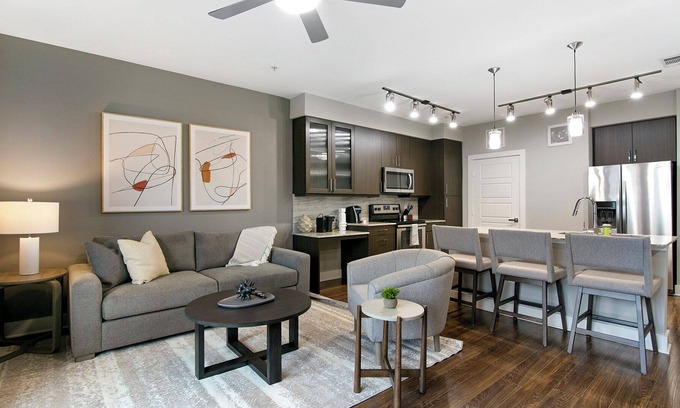Mueller Apartment | Modern Apartment in Prime Location (ID7986X96)