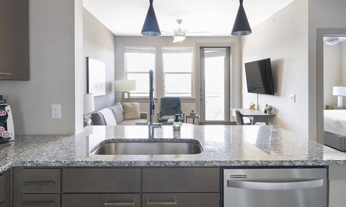Montopolis Apartment | Modern Apartment in Prime Location (ID8166X83)