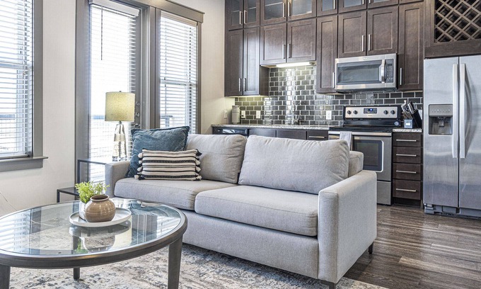 Vickery Meadow Apartment | Modern Apartment in Prime Location (ID914)