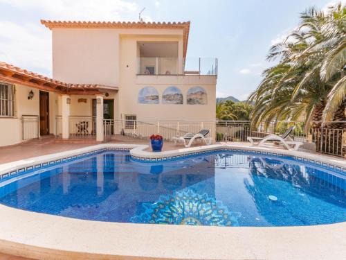 El Mas Fumats Apartment | Modern Apartment in Roses with Swimming Pool