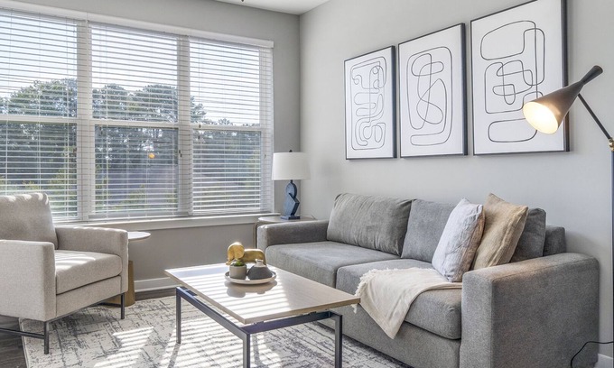Chapel Hill Apartment | Modern Apartment in Prime Location (ID9798X32)