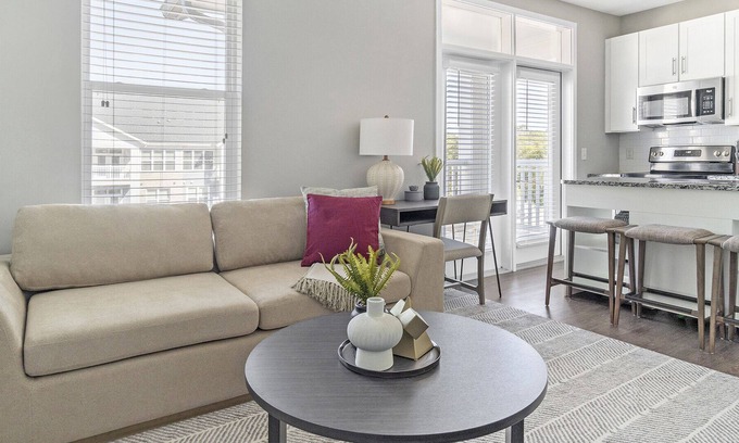 Chapel Hill Apartment | Modern Apartment in Prime Location (ID1234X280)