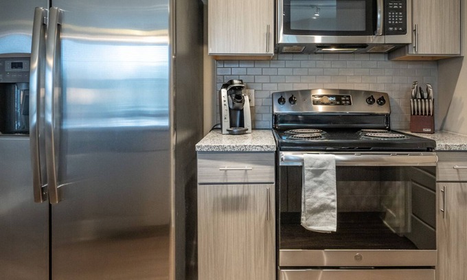 West Ashley Apartment | Modern Apartment in Prime Location (ID8477X75)