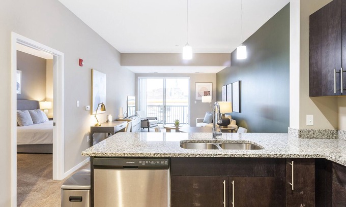 West Central Apartment | Modern Apartment in Prime Location (ID9436X35)