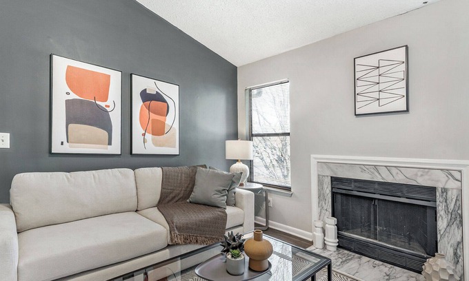 New Irving Park Apartment | Modern Apartment in Prime Location (ID9063X29)