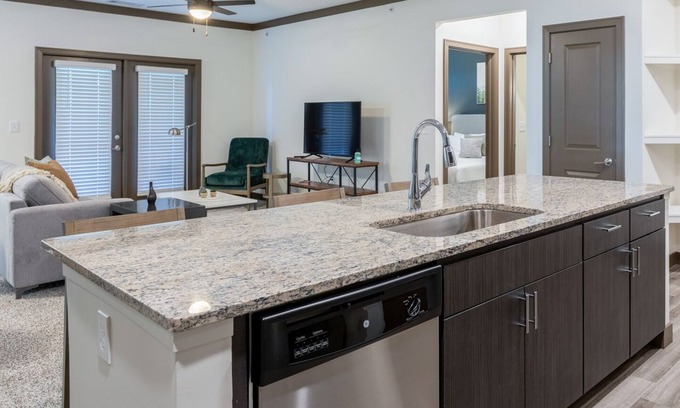 Middletown Apartment | Modern Apartment in Prime Location (ID6605X81)