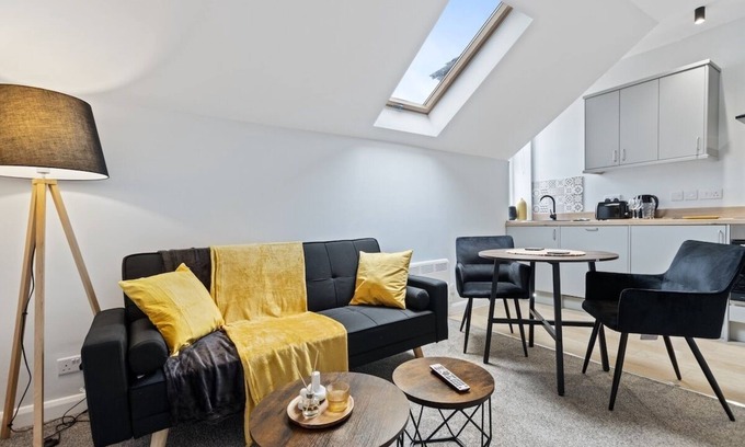 Mapperley Condo | Modern Apartment King Room |Free Parking| Suite 9