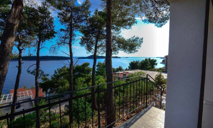 Prizba Apartment | Modern Apartment on the Beautiful Croatia Coast