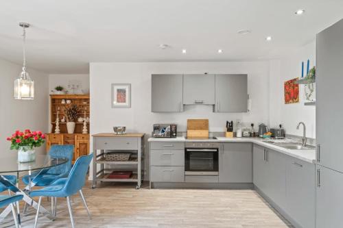 Taunton Apartment | Modern Apartment Private Parking Central Taunton