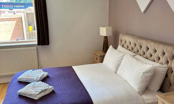 Addiscombe Apartment | Modern apartment, sleeps 4 with sofa bed, free parking