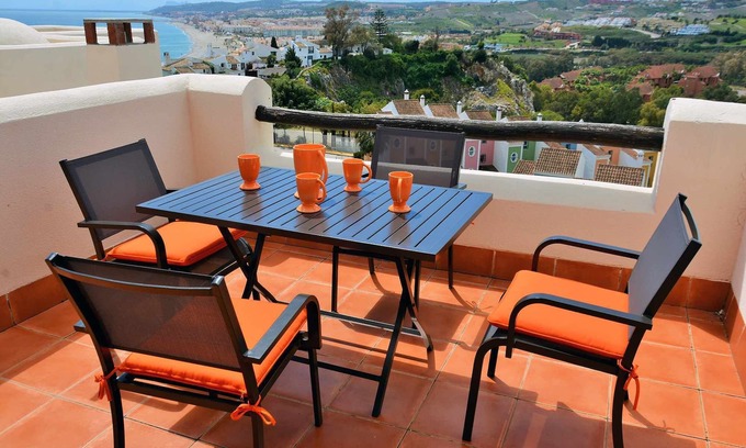 Bahia de Casares Apartment | Modern apartment terrace & great sea views,