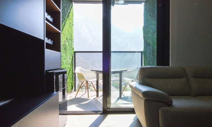 Santa Catarina Apartment | Modern apartment with balcony near San Pedro.