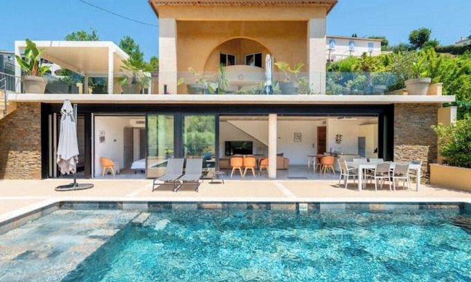 Biot Apartment | Modern Apartment With Private Swimming Pool