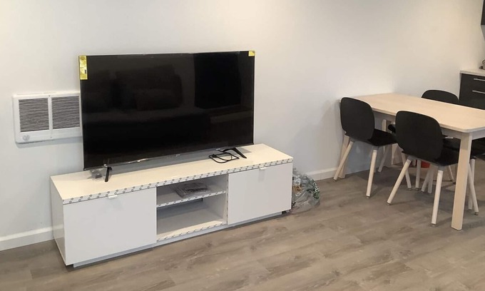 Spruce Hill Apartment | Modern Apt 5 min walking to Penn, CHOP