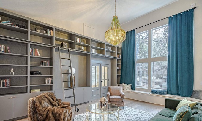Westfield Apartment | Modern Apt by Zilker w/ Gourment Kitchen & Parking