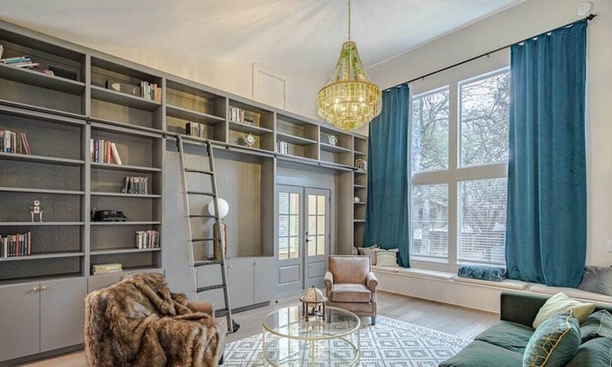 Westfield Apartment | Modern Apt by Zilker w/ Gourment Kitchen & Parking