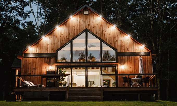 Narrowsburg Ski Chalet | Modern Artistic Lux New Chalet with pond and fire pit in Narrowsburg