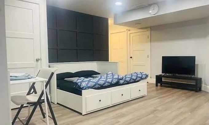 Southwest Edmonton Apartment | Modern Basement Suite – Close to Edmonton Intl. Airport!