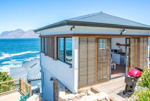 Kalk Bay Apartment | Modern Beach Apartment