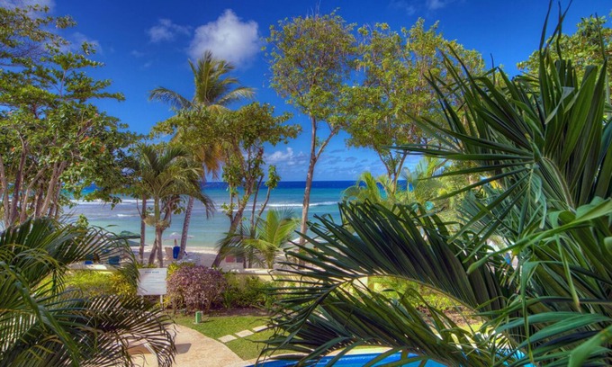 Gibbs Bay Apartment | Modern Beachfront Condo with Pool - Sapphire 104