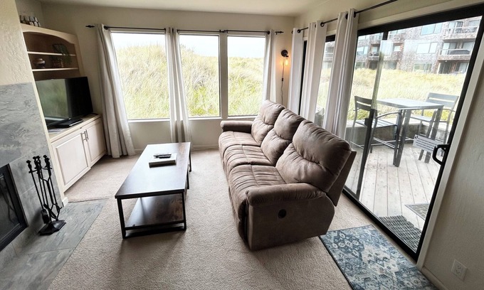Pajaro Dunes Condo | Modern Beach Front Pajaro Dunes 1st Floor Condo - Yards From Beach/Gated Entry