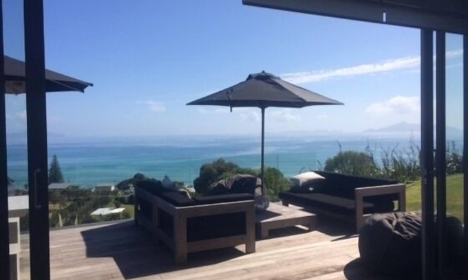 Langs Beach House | Modern Beach House with Stunning Ocean Views