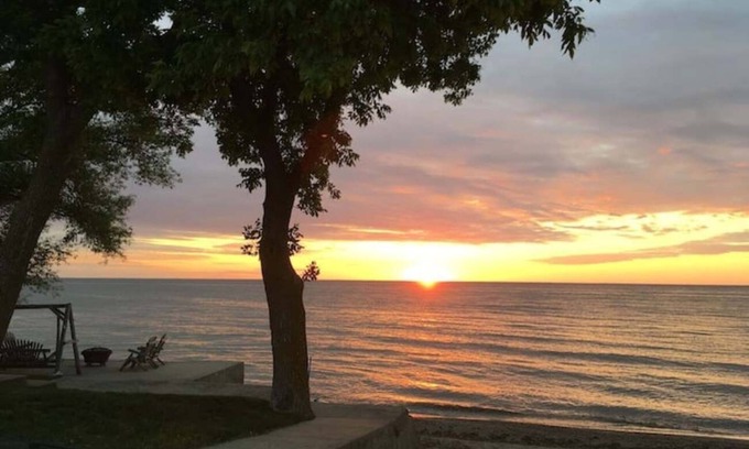 Dyckesville Condo | Modern beachfront/bayside that screams relaxation!