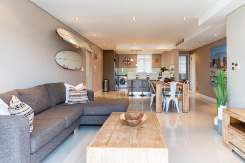 Big Bay Apartment | Modern Beachfront Eden on the Bay 210- 2 bedroom, 2 bathroom