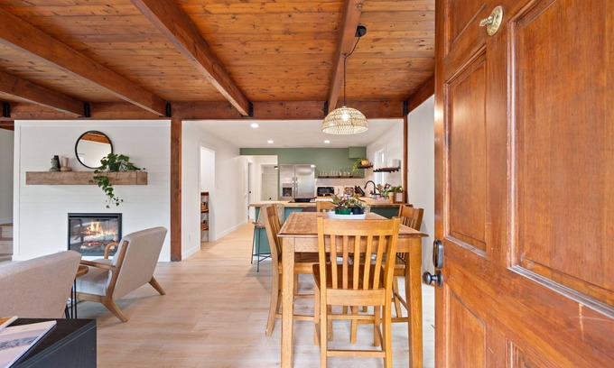 La Pine Cabin | Modern & Beautiful Cabin w/Hot Tub Serene location and comfortable stay