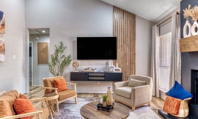 Barker House | Modern Boho 3BR Retreat in NW Houston
