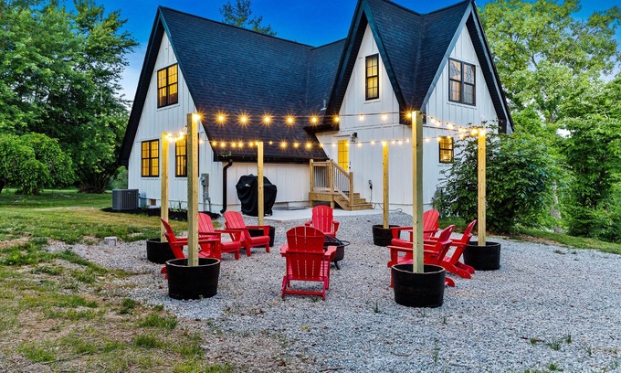 Crestwood House | MODERN BOURBON A FRAME, HOT TUB, FIREPIT, GAMES, CLOSE TO LOUISVILLE, SLEEPS 14