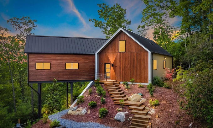 Laurel Park House | Modern Brand-New Mountain chalet. Hot tub and stunning views. Pet friendly!