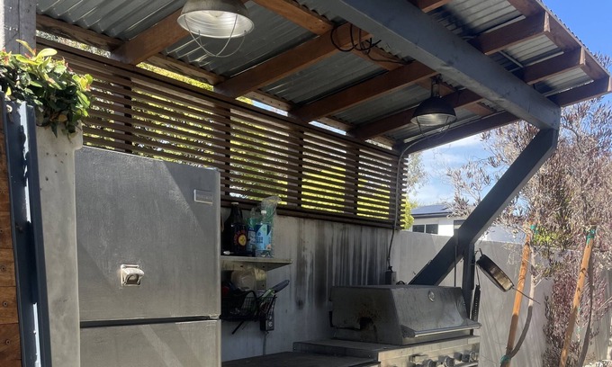 Sunset Park House | Modern, Breezy Home in Mar Vista- Santa Monica Adjacent