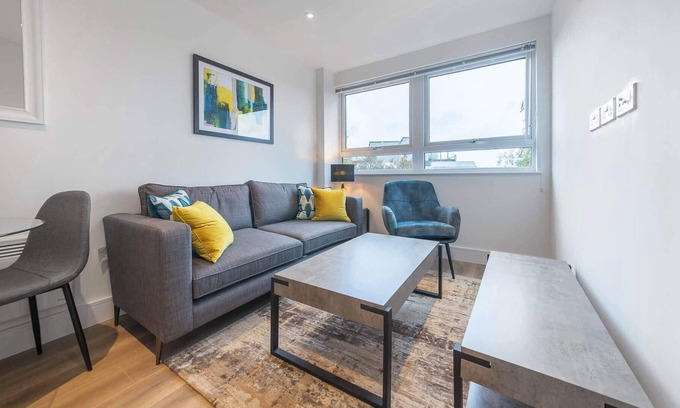 East Grinstead Apartment | Modern & Bright 1 Bed Apartment in East Grinstead