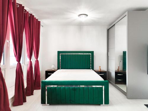 Bow House | Modern, Bright Large Room - Near Bow Road Station