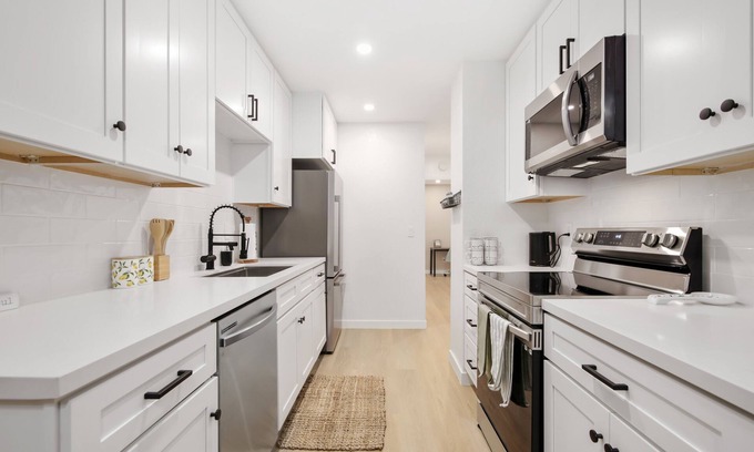 El Cajon Apartment | Modern & Bright Long Term Apt. Work & Study Ready