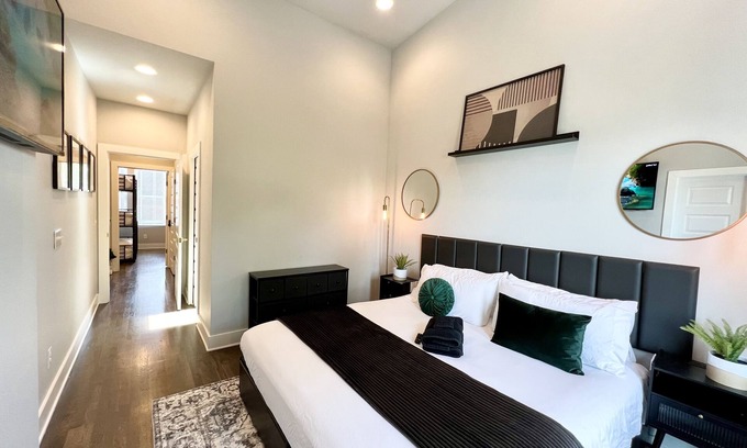 Hadley - Washington House | Modern & Bright Townhouse 26th Ave