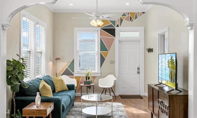 East Ybor House | Modern Bungalow less than 4 blocks to 7th Ave in Ybor
