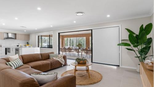 Tomerong House | Modern Bush Retreat- Brand New 5BR Tranquil Escape