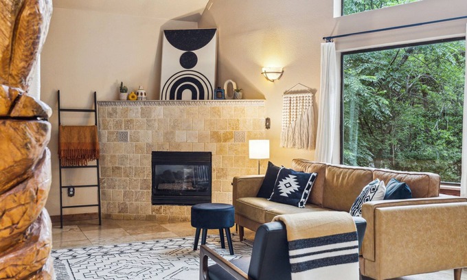 Oak Cliff Cabin | Modern Cabin Getaway in the Heart of Dallas
