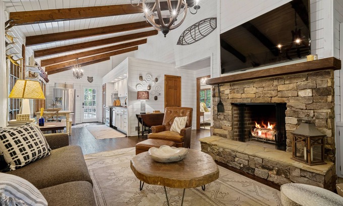 Big Canoe Cabin | Modern cabin in Big Canoe