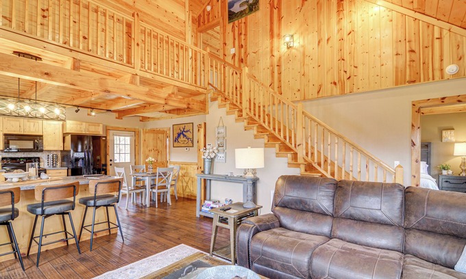 Burkesville Cabin | Modern Cabin w/Grill Near Golf & Bass Fishing!