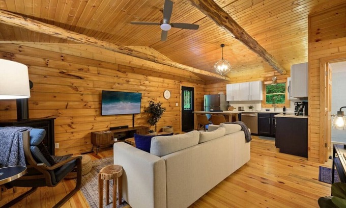 Rockbridge Cabin | Modern Cabin w/Trail to Waterfall/Cave/Cliff (FV)