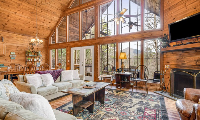 Sautee Nacoochee Cabin | Modern Cabin with Mountain Views, Hot Tub, Pool Table, & WiFi - Dogs OK